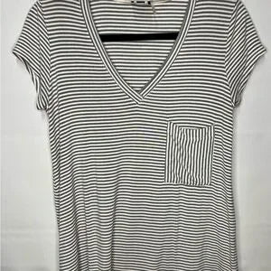 H by Bordeaux Black and White Striped V-Neck Tee Small